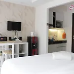 Spacious & Stylish Studio At Gateway Pasteur Apartment By Travelio